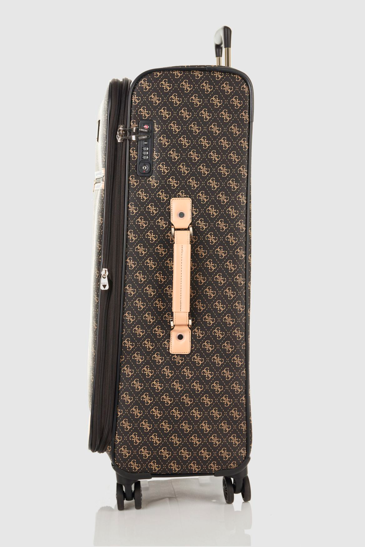 Guess luggage 2025